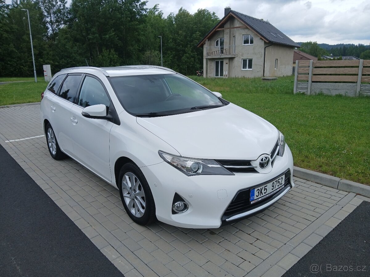 Toyota Auris kombi 1.6VVT-i 97kW