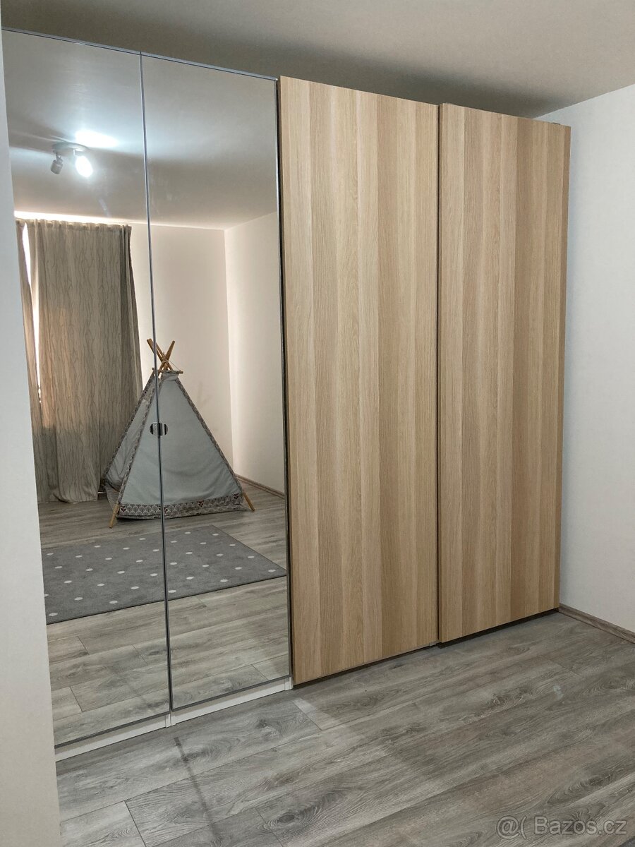 Šatní skříň Ikea