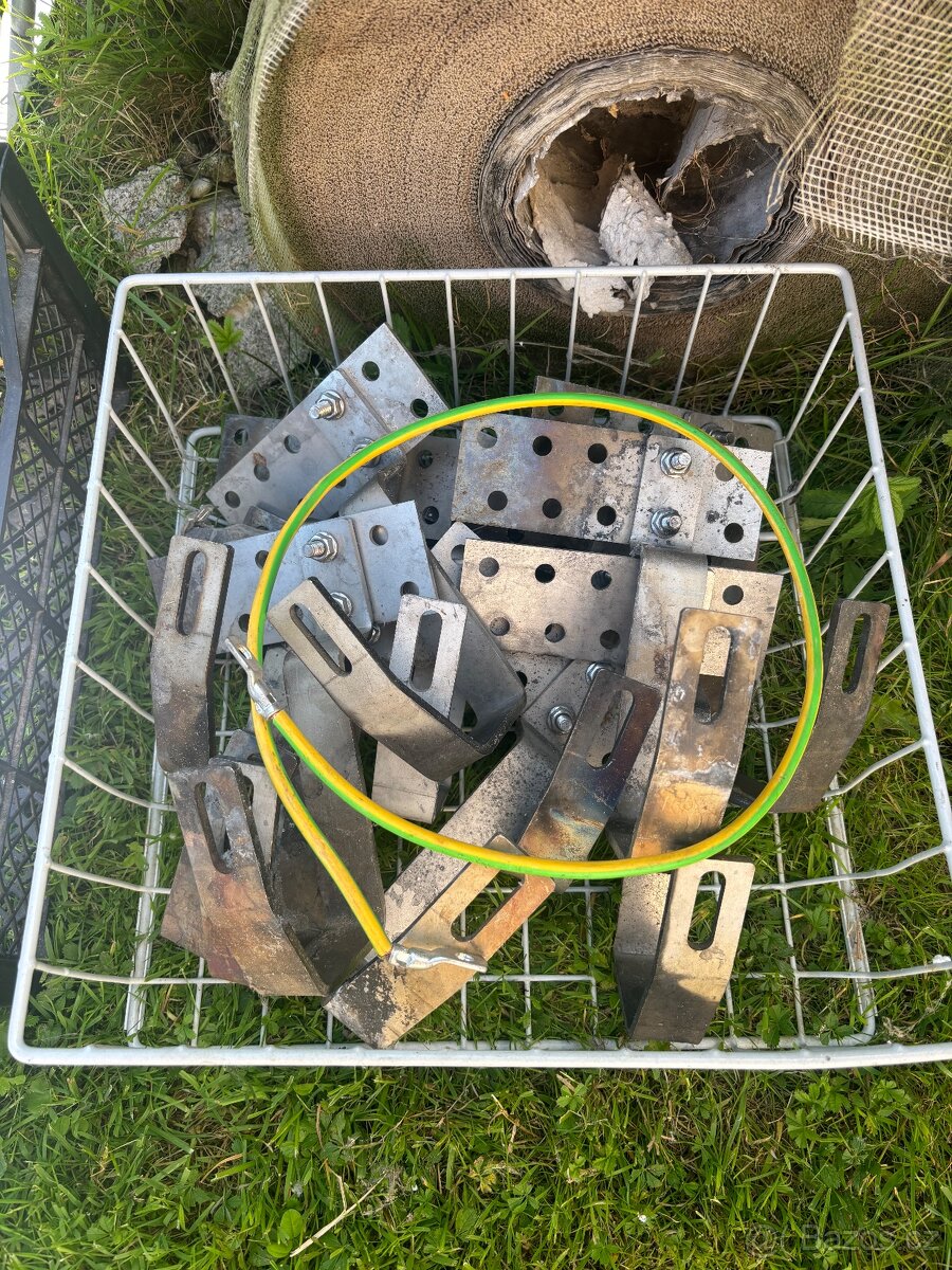 Zbytky z montáže FVE