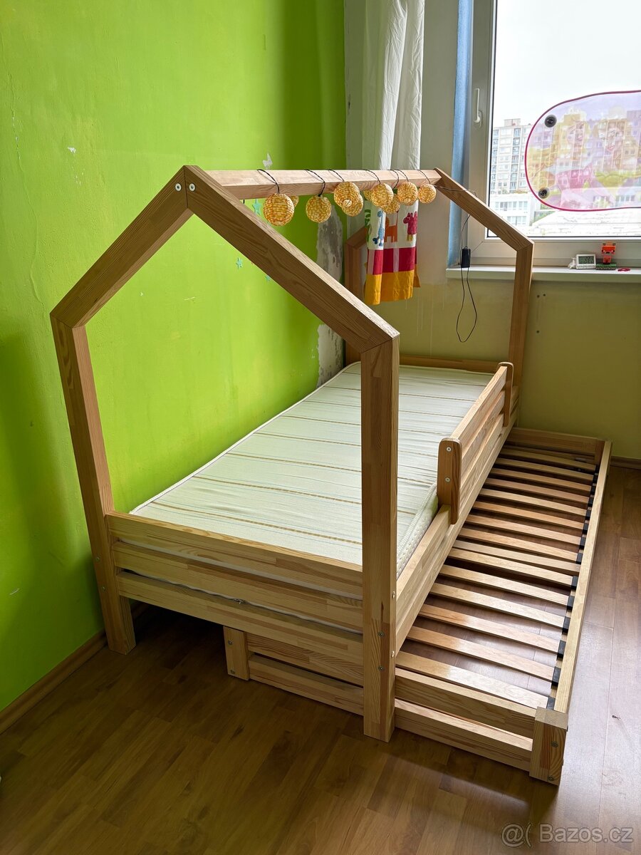 Domečkova postel masiv