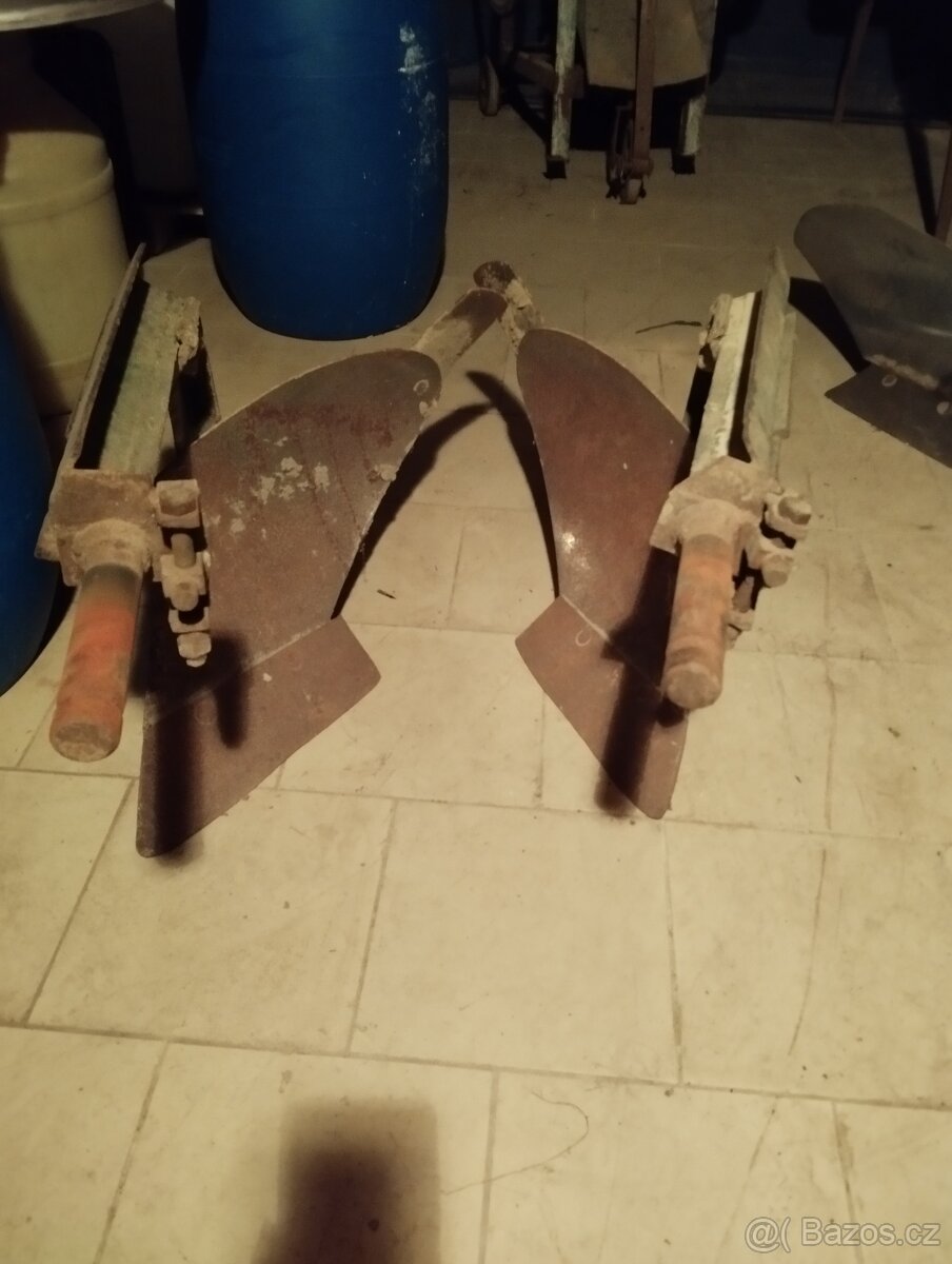 Prodám pravý pluh za malotraktor