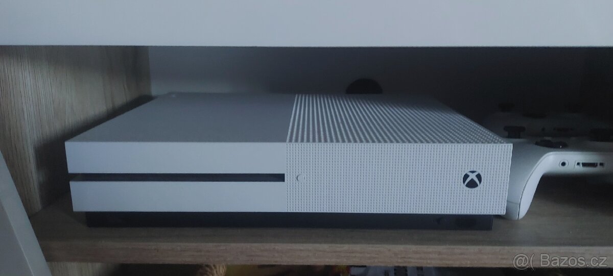 X-box one S + hry