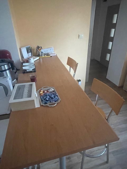 Barový stůl a 3 židle
