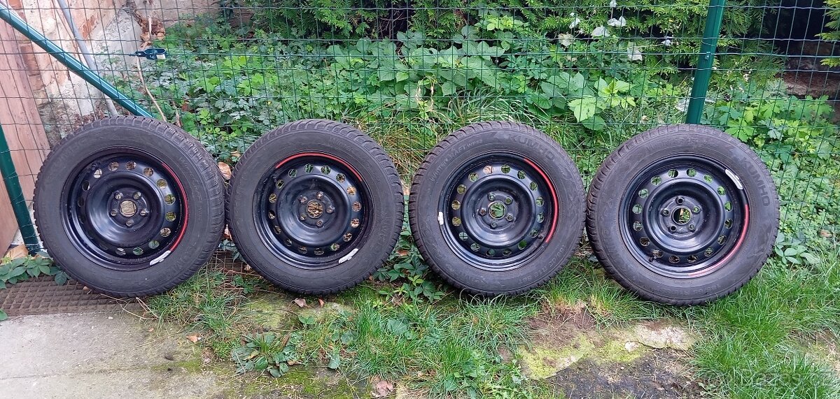 Sada zimnich pneu na toyotu yaris 4