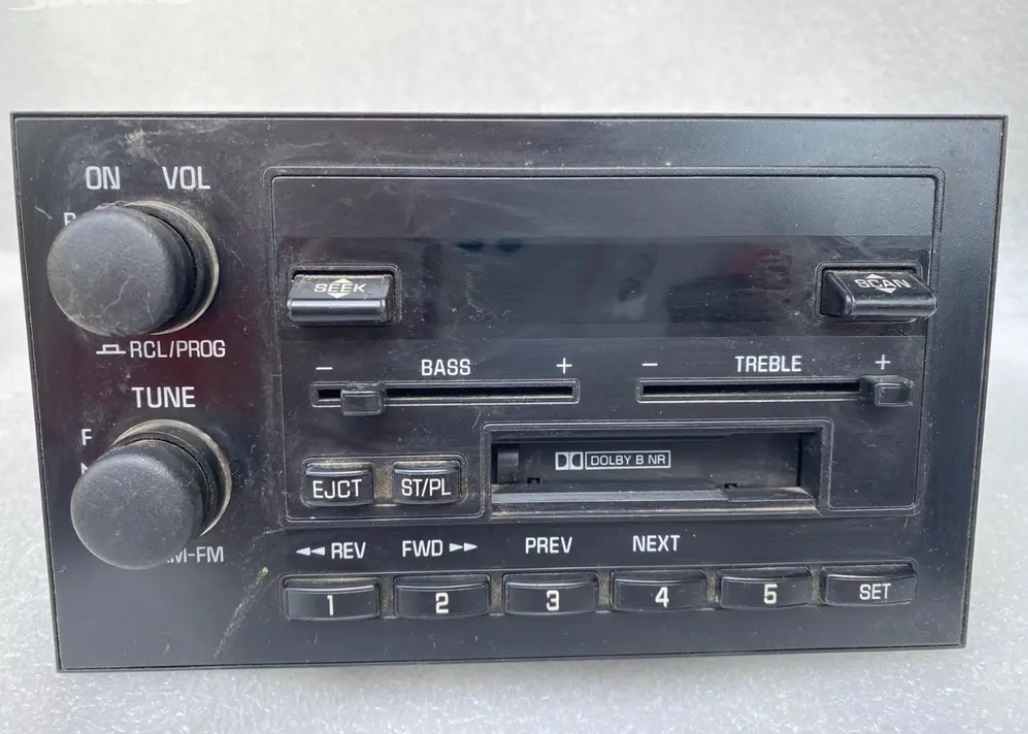 Cadillac - rádio model AM/FM