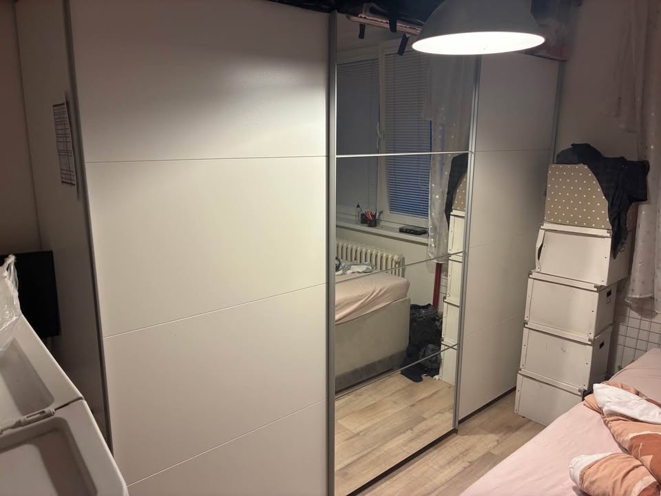 SKŘÍŇ S POSUVNÝMI DVEŘMI ERNIE