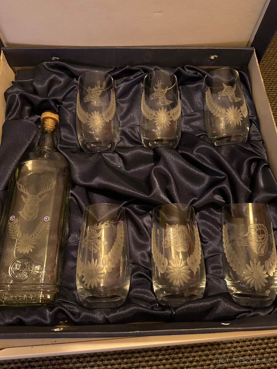 Dárková sada sklenic a láhve s broušeným motivem divoké zvěř