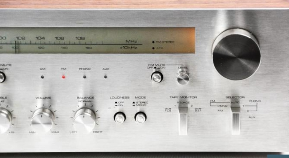 JAPONSKÝ PŘIJÍMAČ AKAI AA- 1050