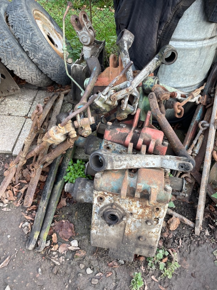 Prodám kompletní hydrauliku na ZETOR25-12000,-