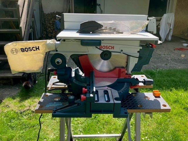 Bosch Professional Pokosová a kapovací pila GTM 12 JL 1800 W