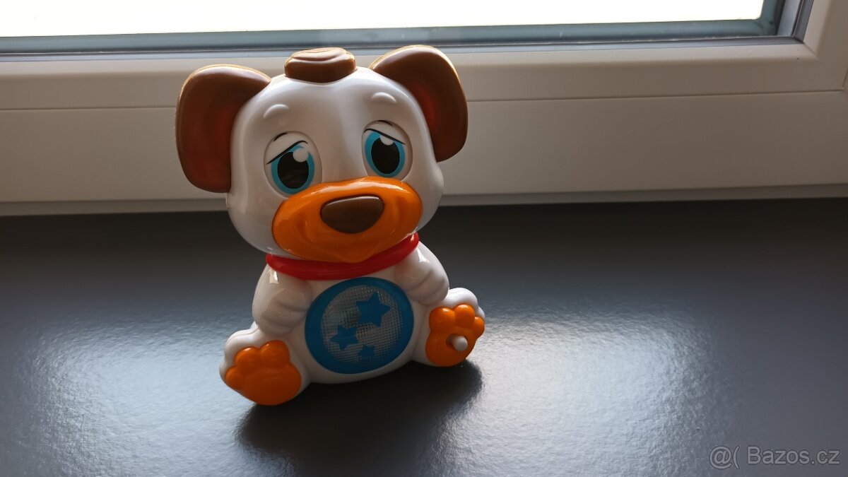 Interaktivní pejsek s emocemi