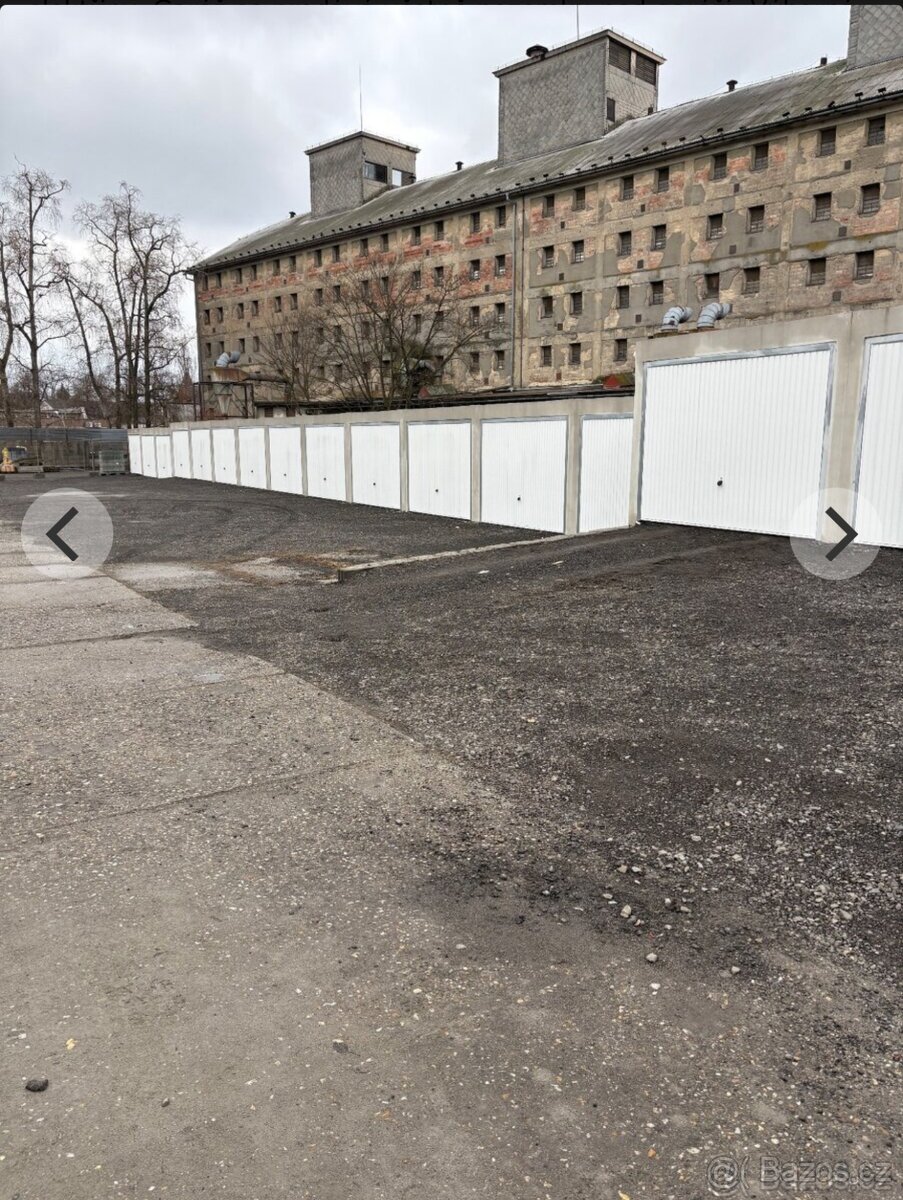 Garáž 6x3,4 =20,4 m2