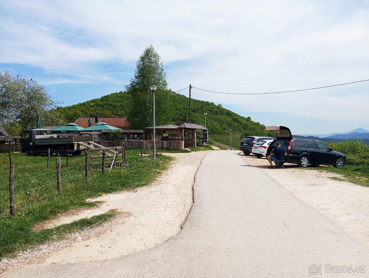 pronájem domu, chaty, chalupy se zahradou pro umístění stánk