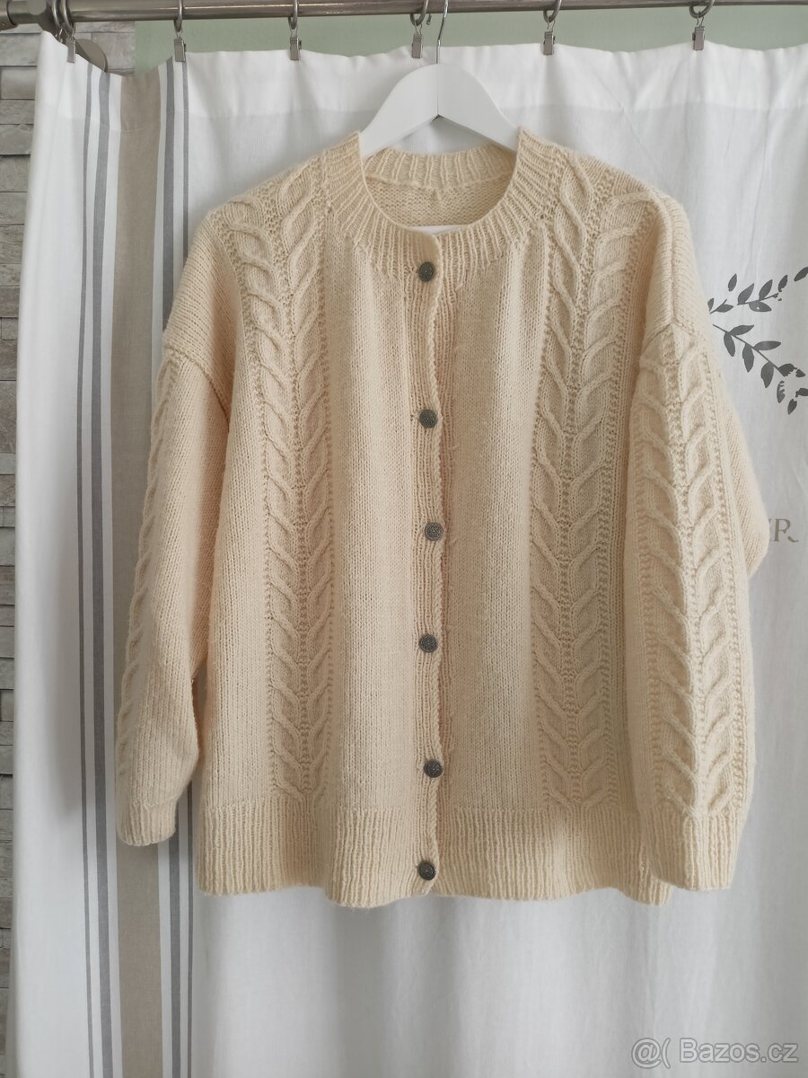 Ručně pletený svetr