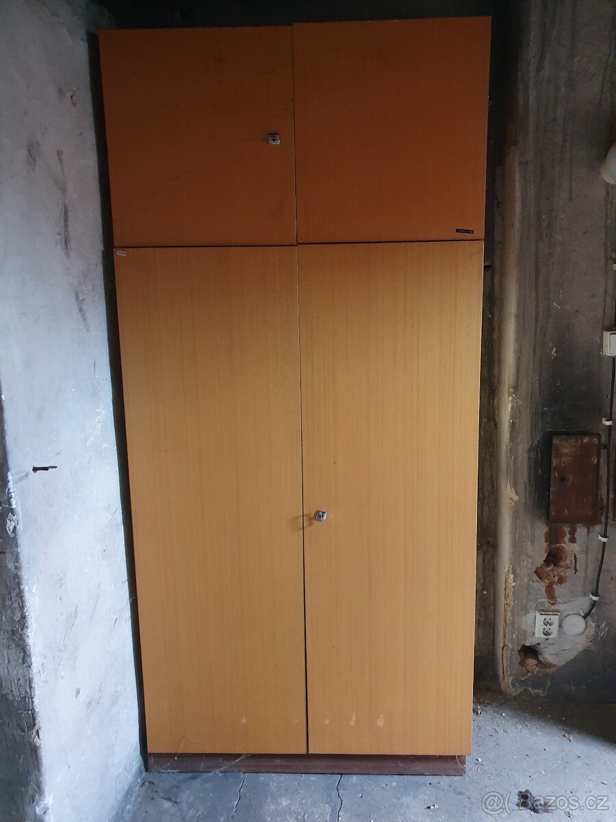 Daruji za odvoz šest skříní - inzerát platí do smazání