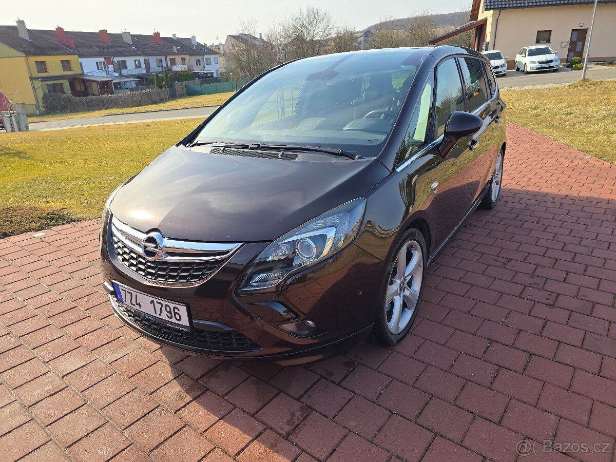 Opel Zafira bi-turbo OPC line 7. místné
