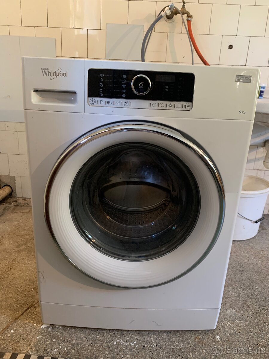 Pračka Whirlpool FSCR90423