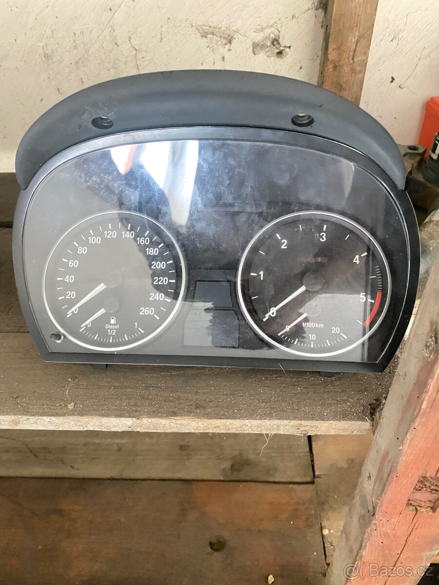 Budíky bmw e90