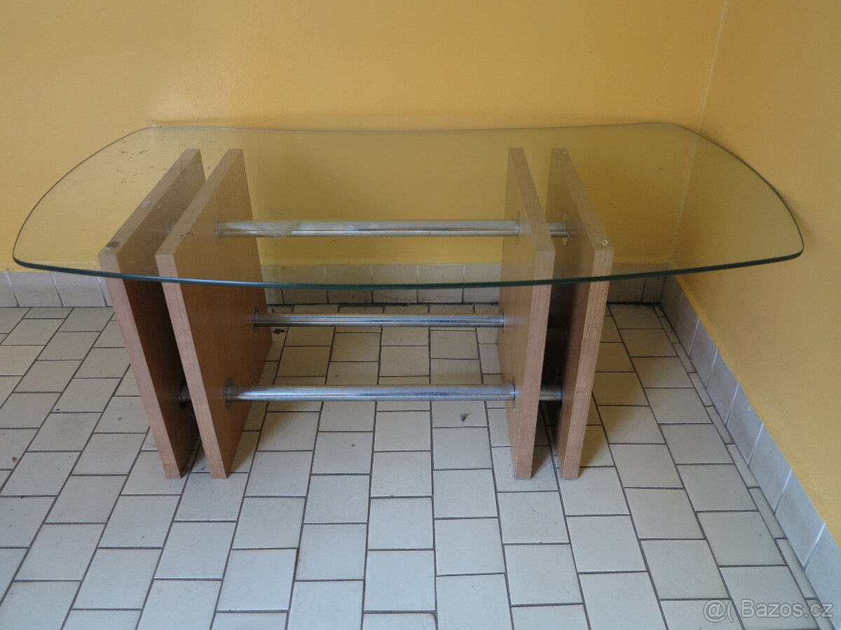 Konferenční stolek moderního stylu