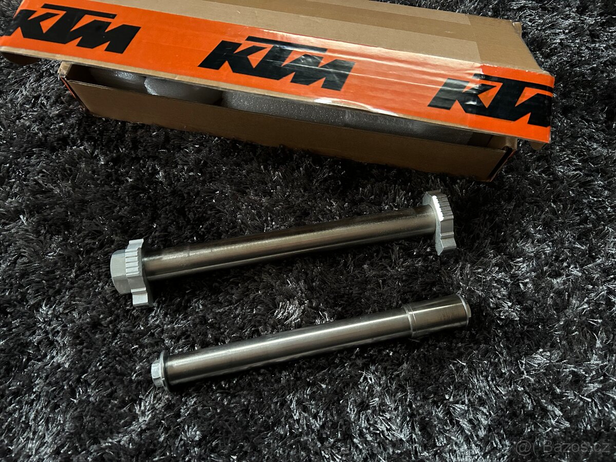 Ktm SX/ XC zadna oska a kocky