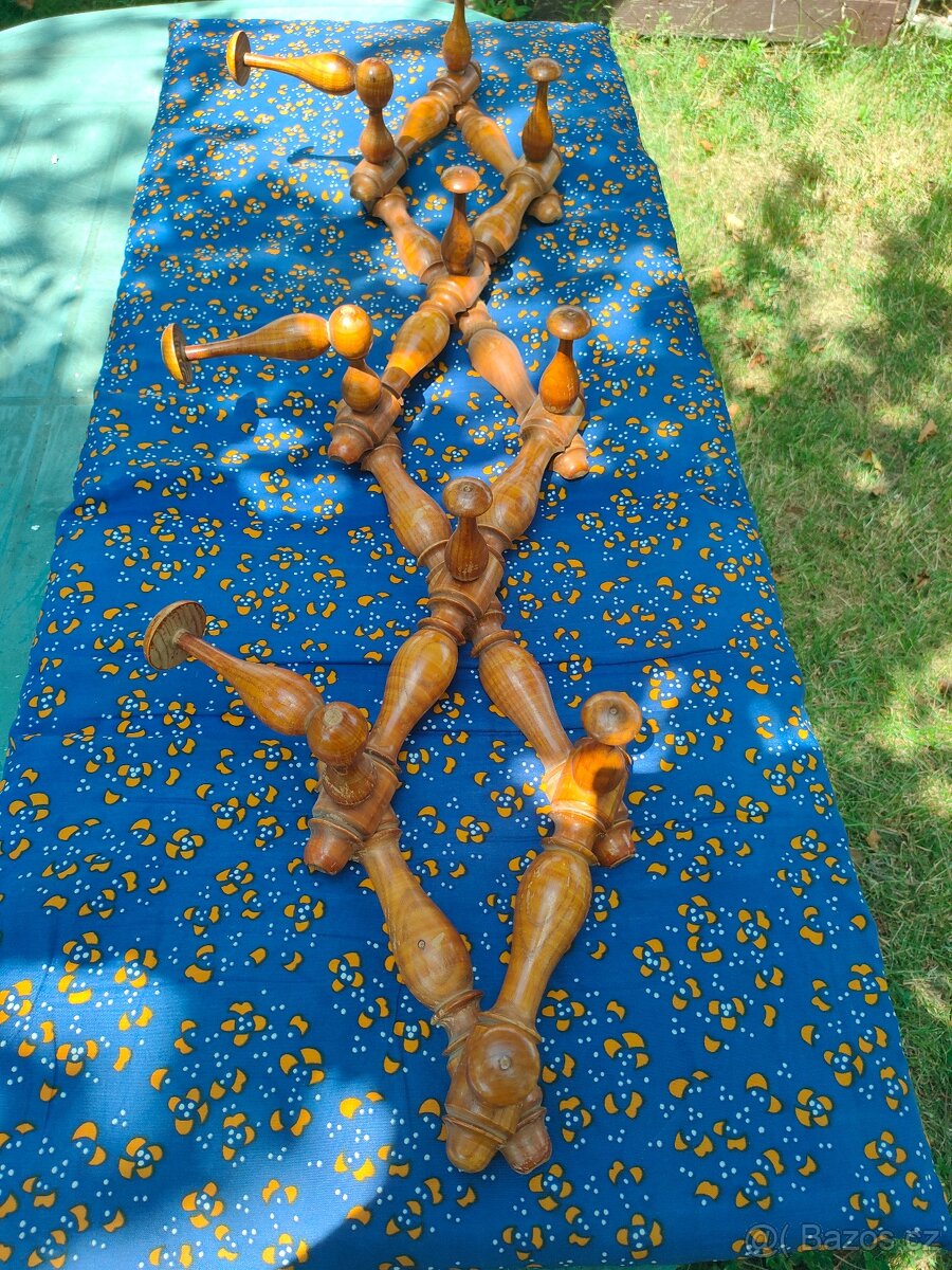 dřevěný věšák