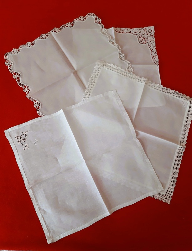 Pro sběratele: 4 batistové kapesníčky (kolem r. 1920)