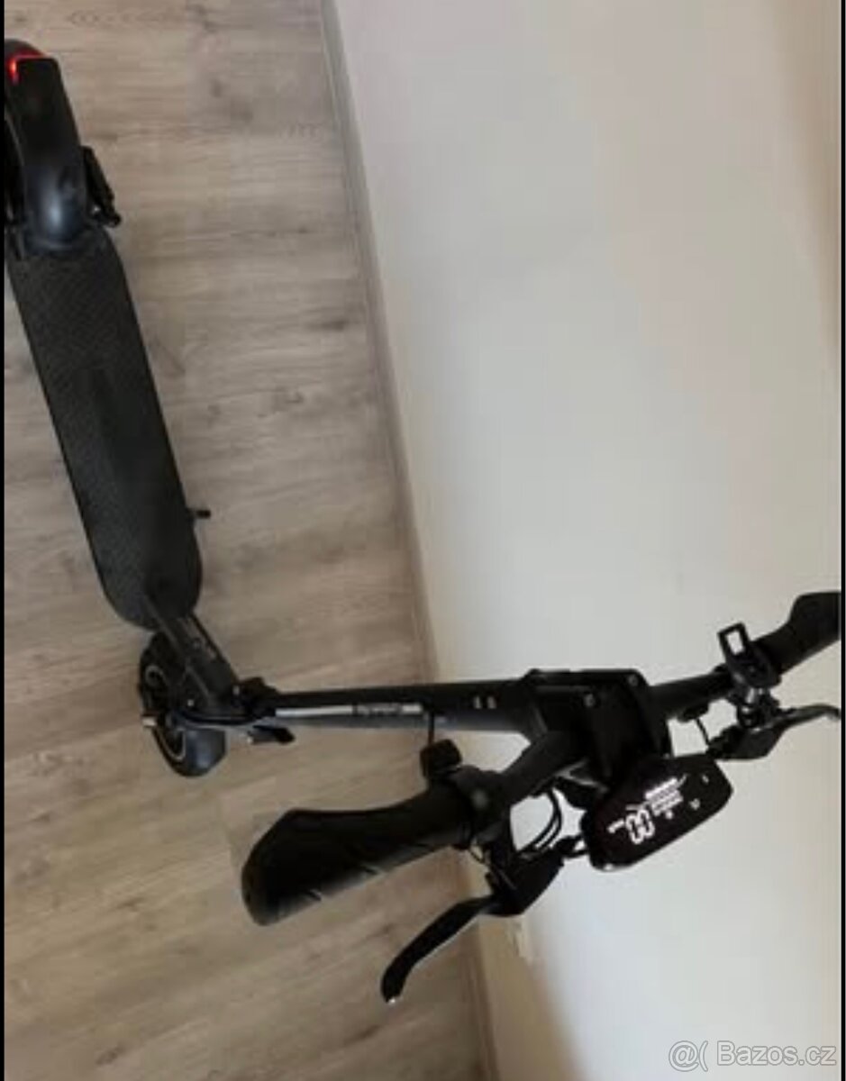 Elektrická koloběžka W-TEC Lambreto Max 10"