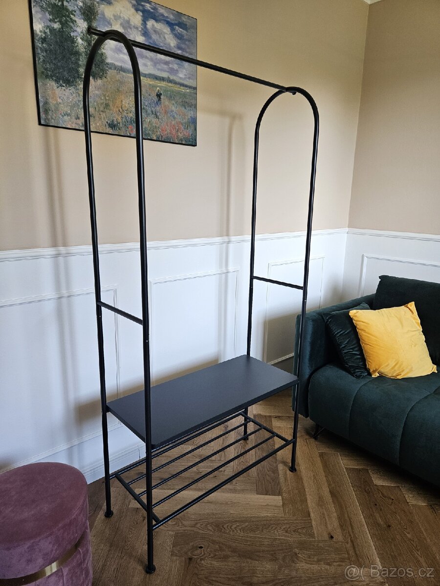Věšák s botníkem Ikea GRÅFJÄLLET