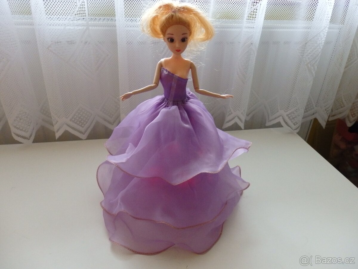 svítící a hrající panenka Barbie