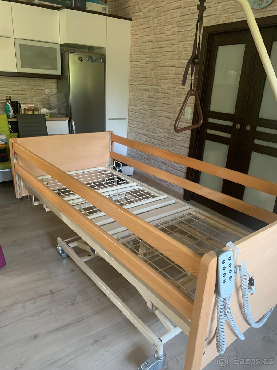 Zdravotní postel a potřeby