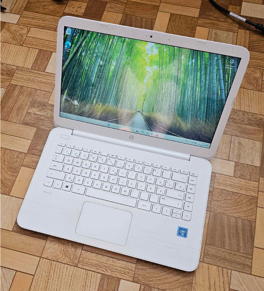 pracovní notebook HP Stream (stav A)