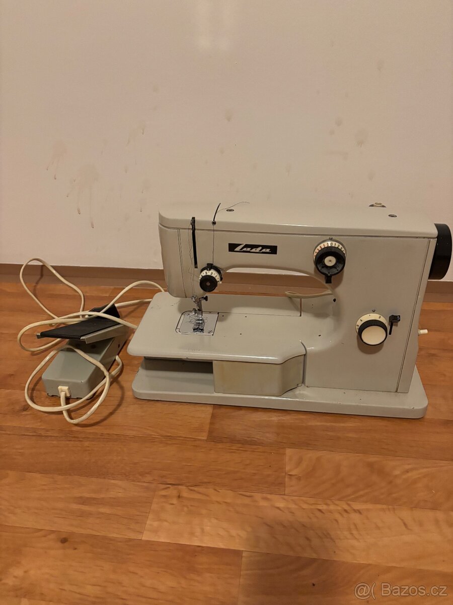 Prodám  šicí stroj Lada