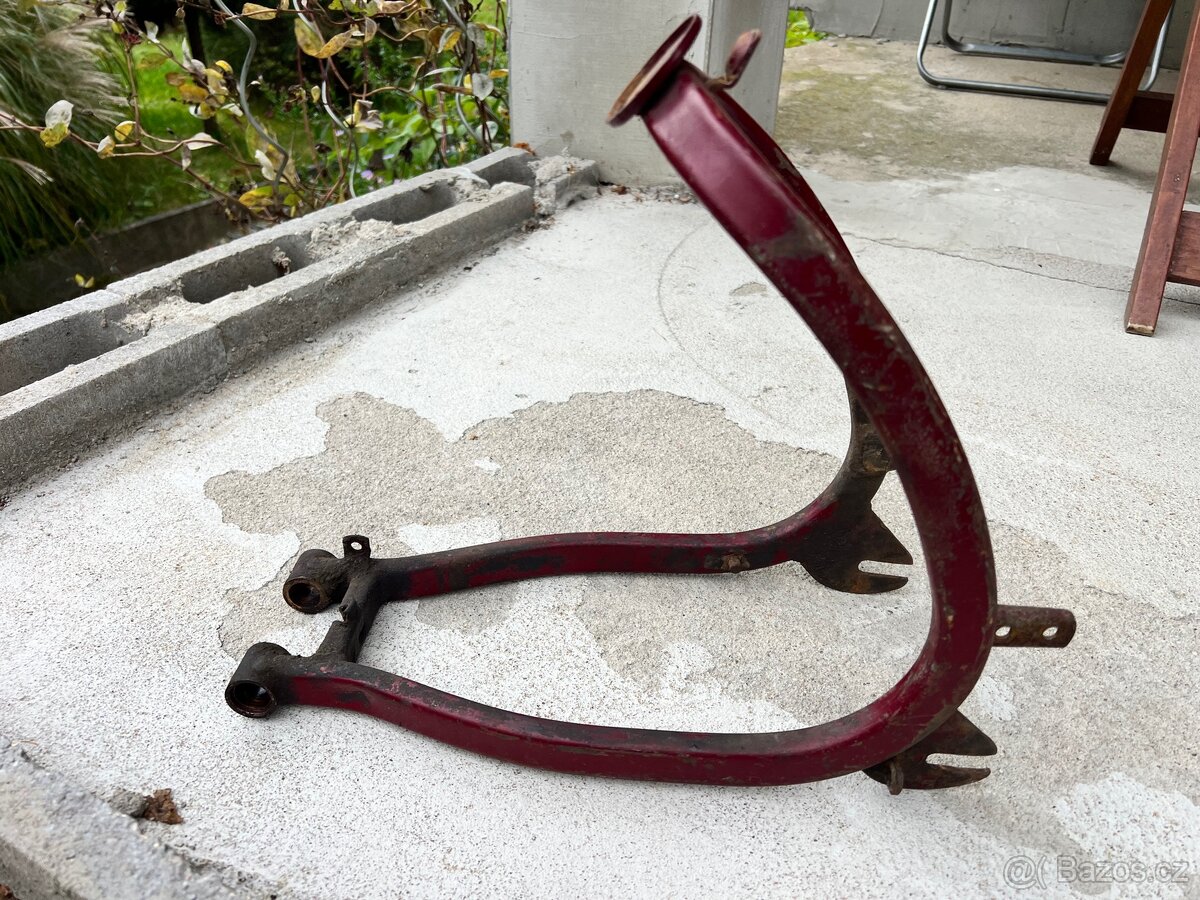 Jawa 550 zadní kyvka