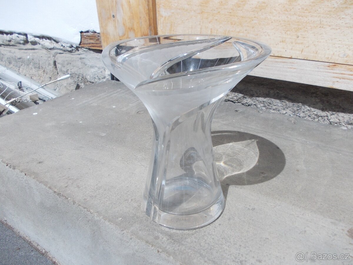 Váza skleněná.