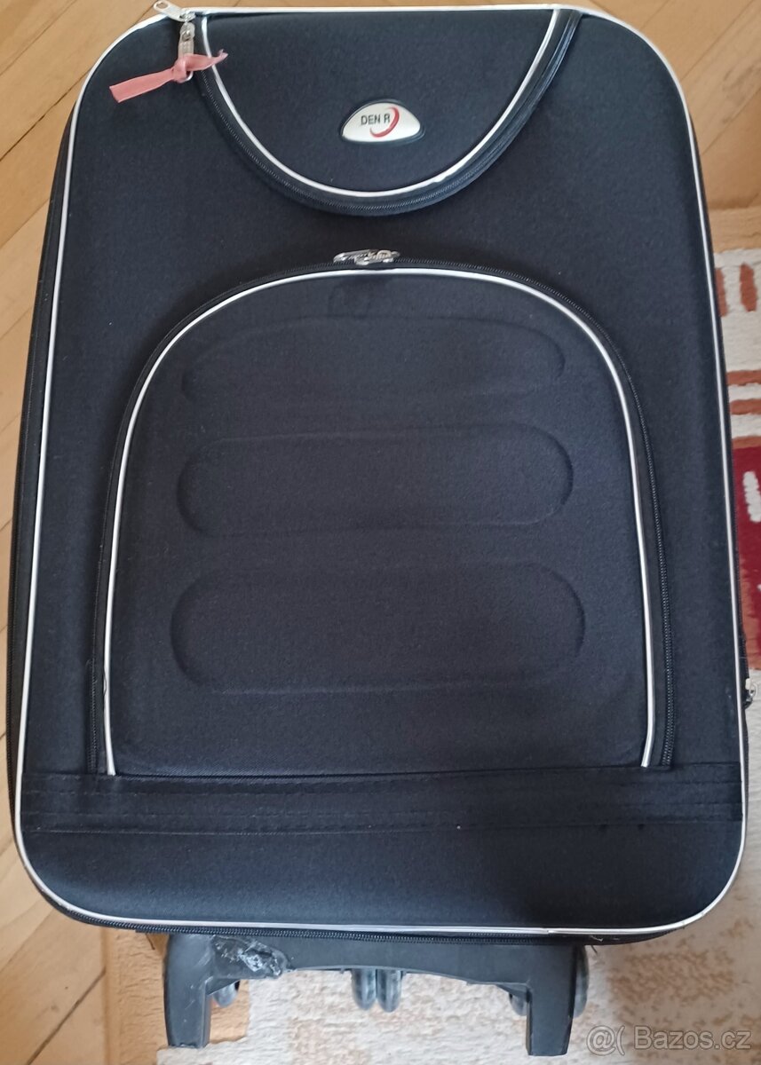 Cestovní střední kufr