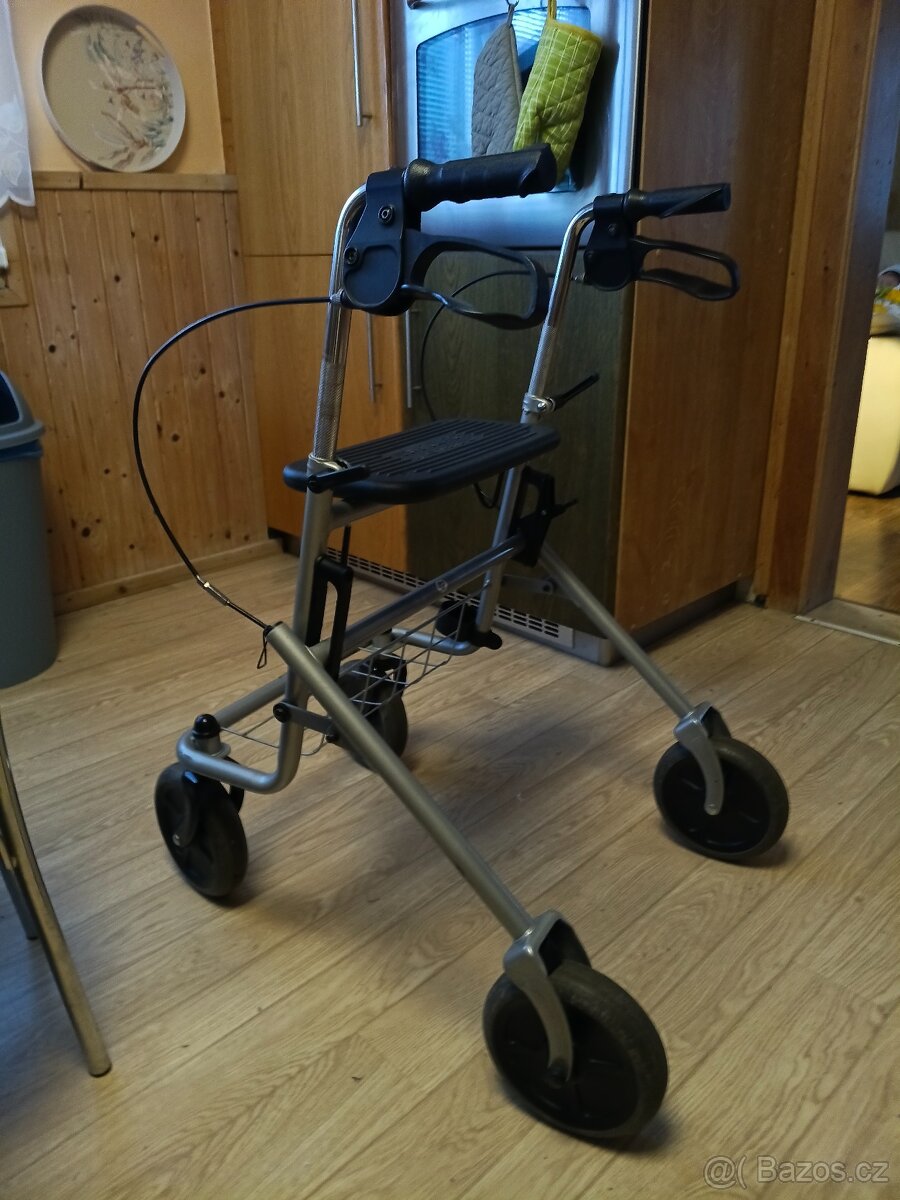 invalidní chodítko