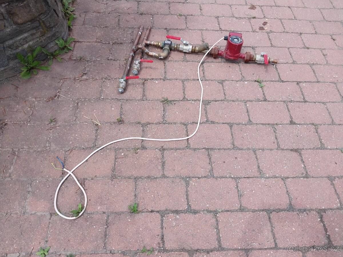 Topenářská soustava s funkčním oběhovým čerpadlem a expanzní