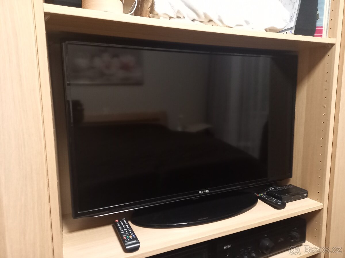 Led TV Samsung UE40EH5000 + Set top box Tesla TE -302