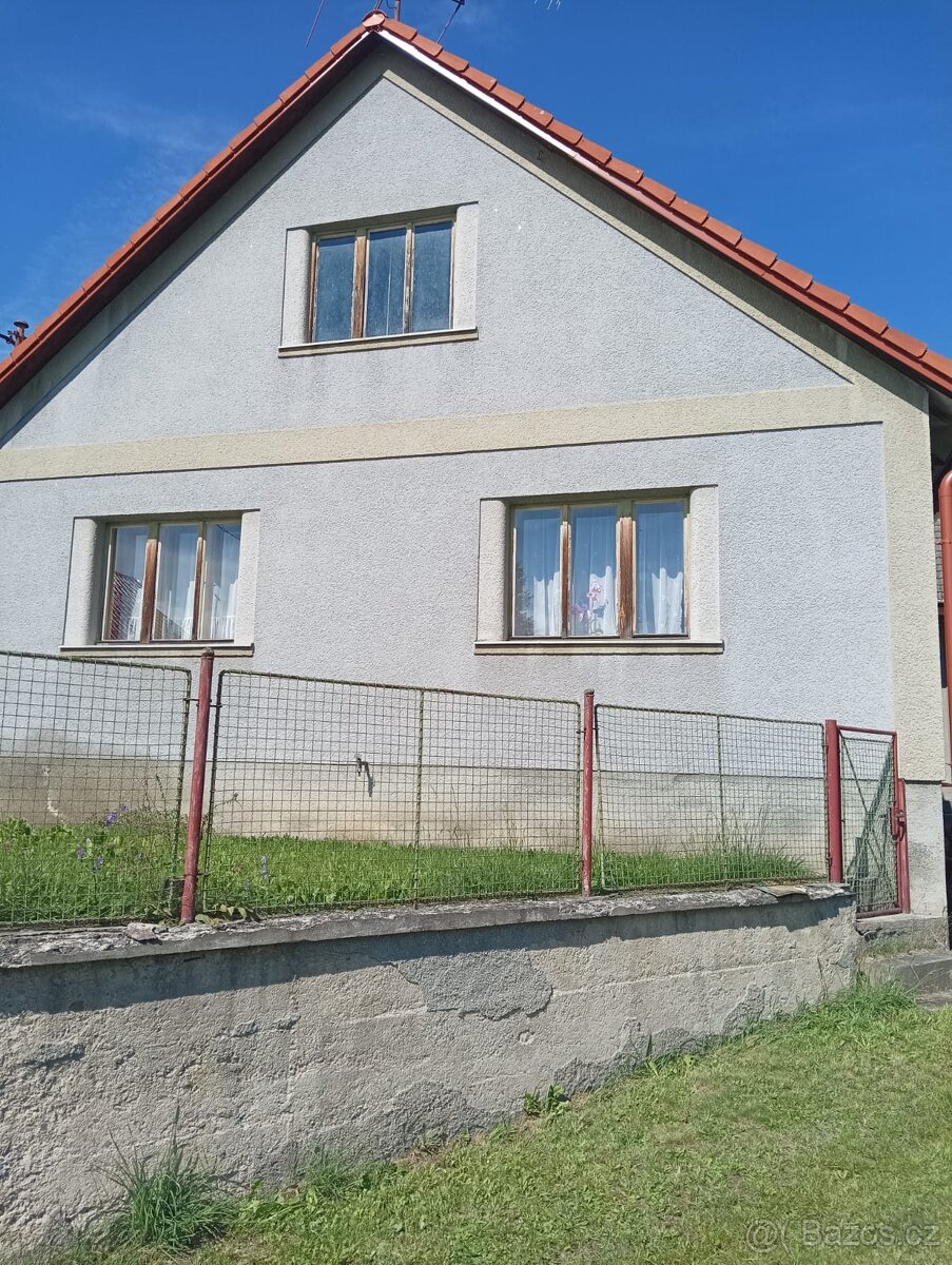 Rodinný dům - zemědělská usedlost s pozemky 6,2ha