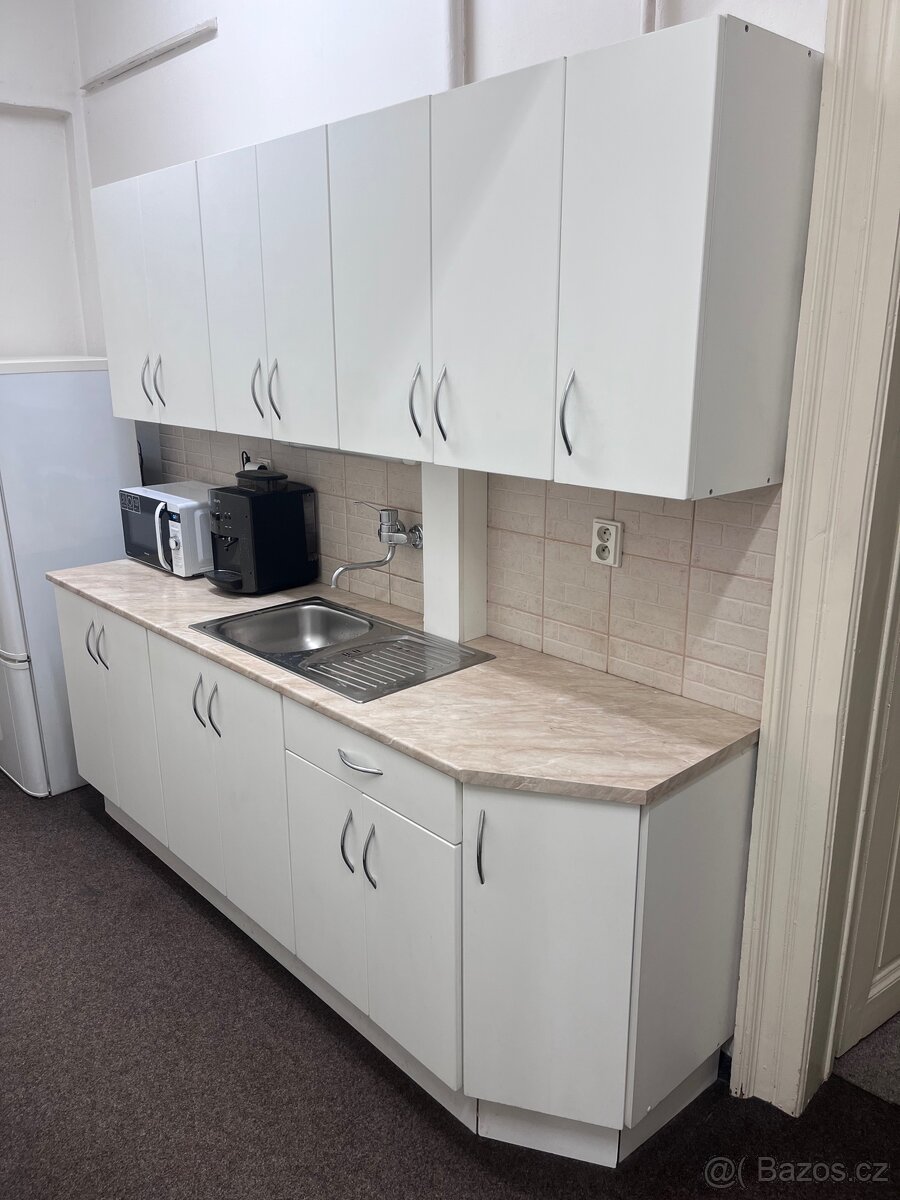 Kuchyňská linka 230 cm s dřezem