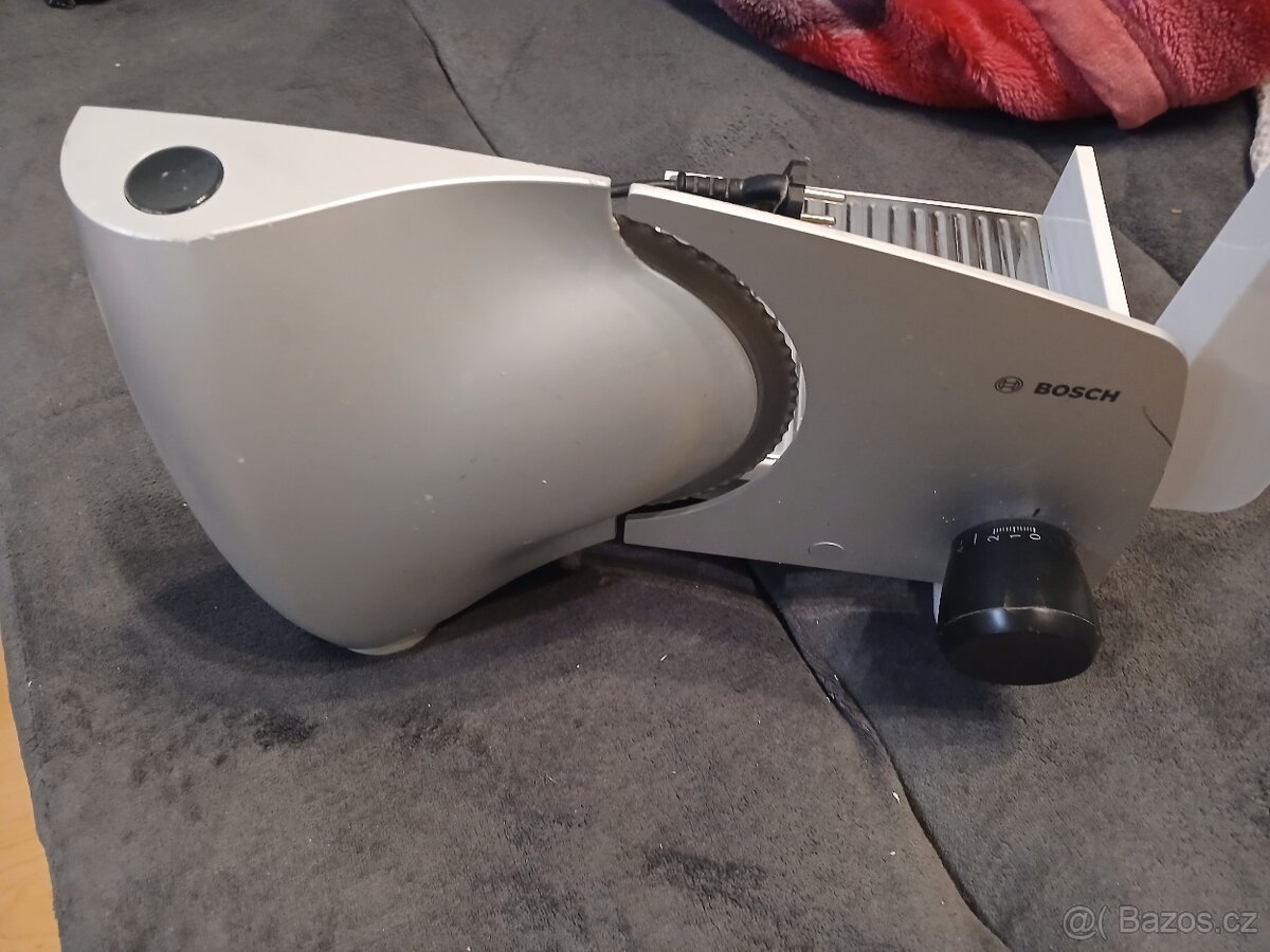 Elektrický kráječ Bosch