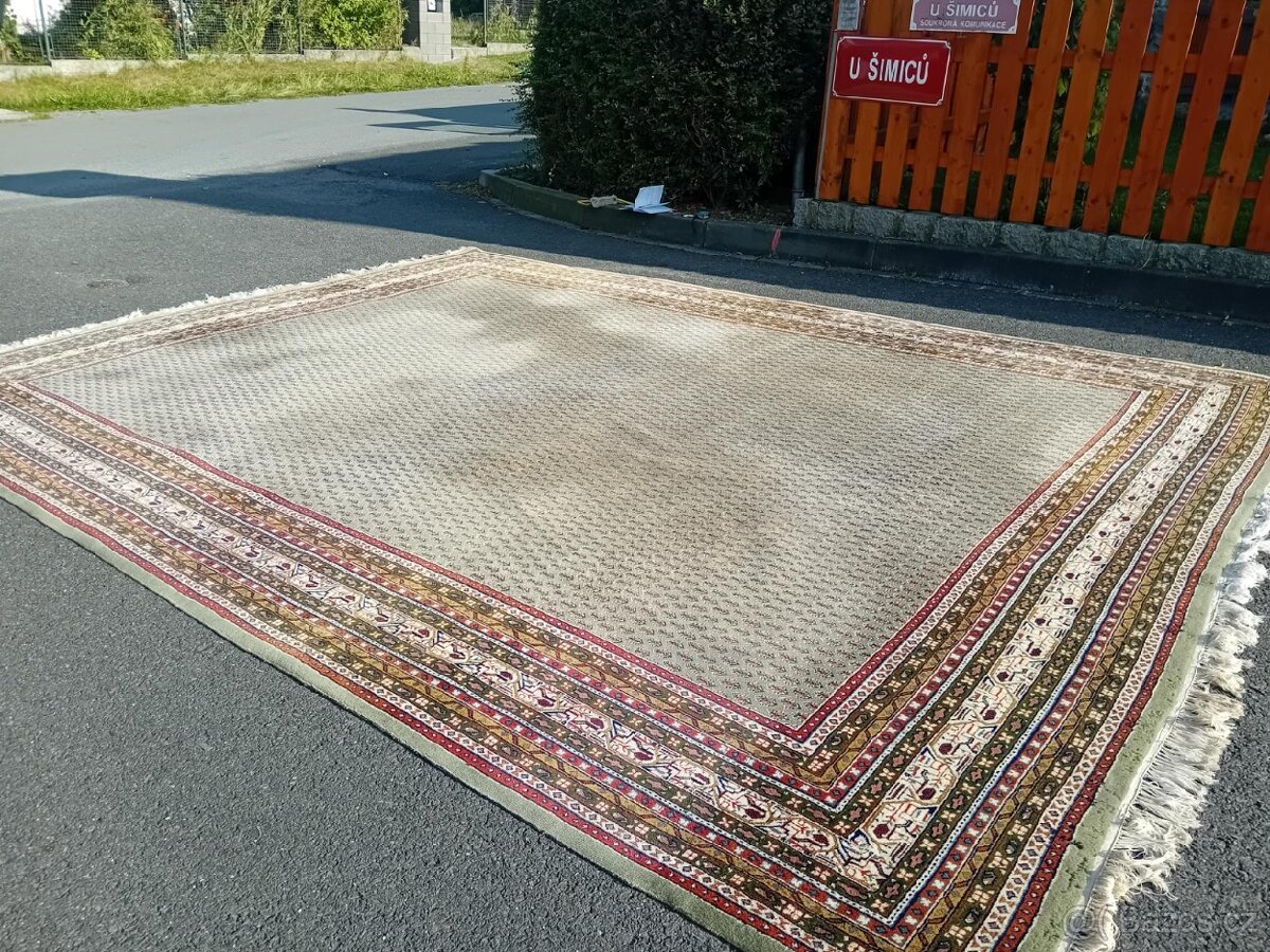 starý perský koberec