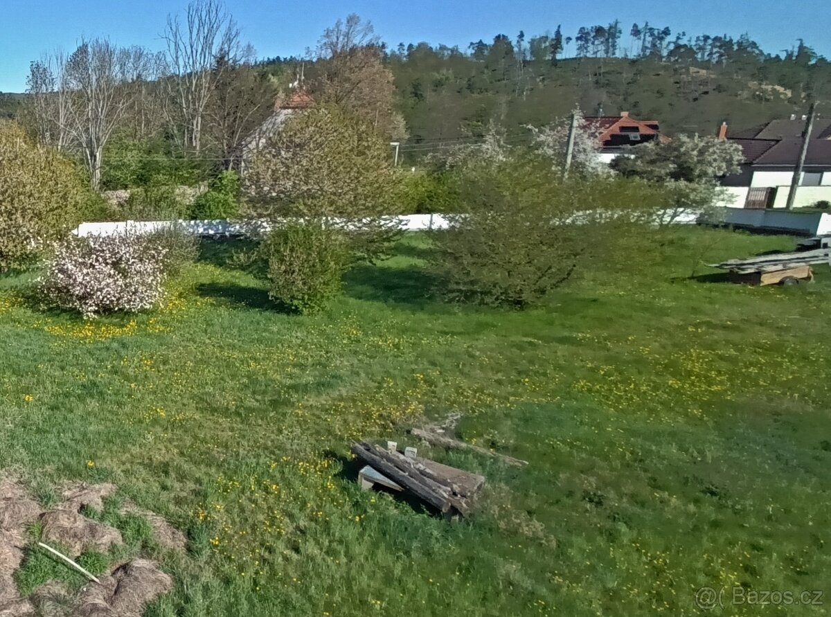 Krásný pozemek k bydlení Ouběnice