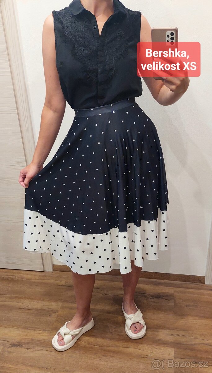Vel. XS Bershka puntíkovaná plisovaná sukně