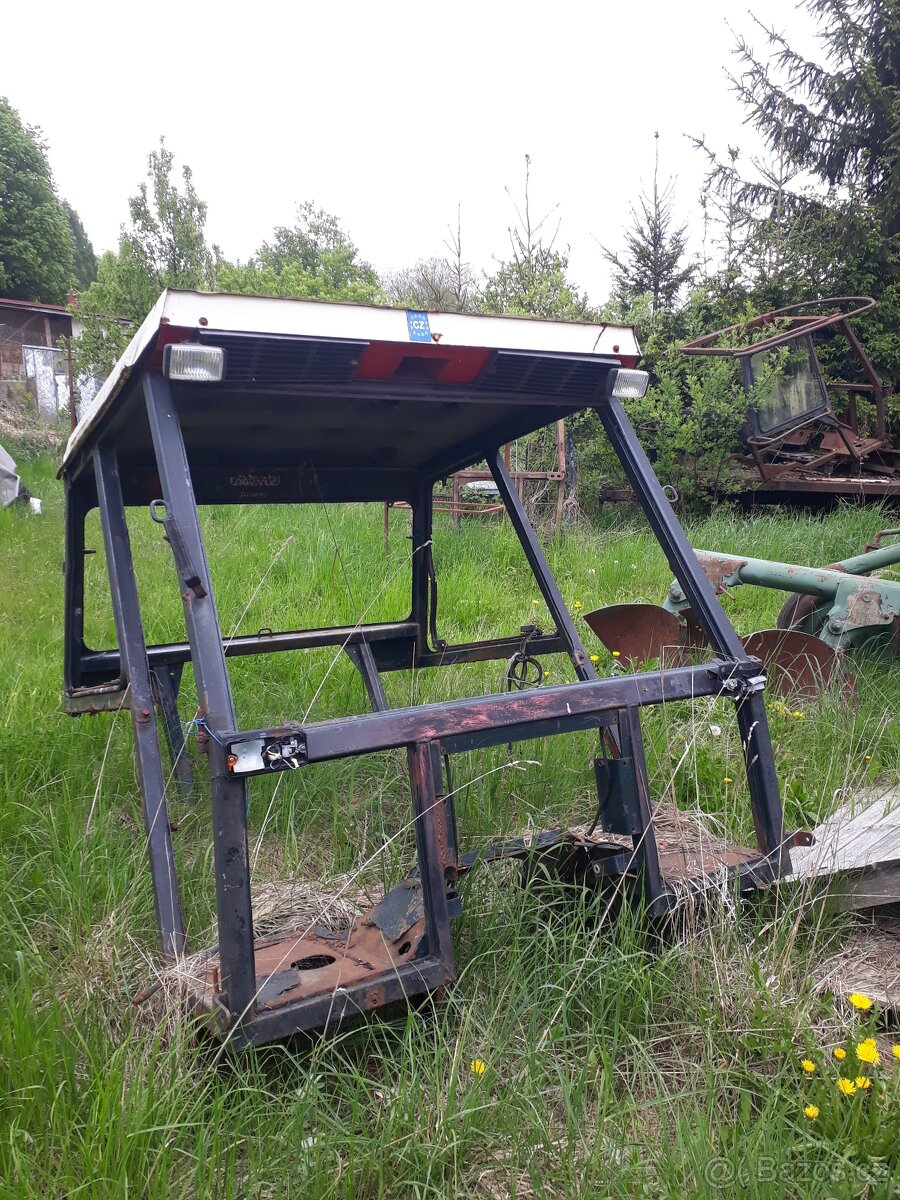 Kabina 5011-7045, dveře a skla součástí