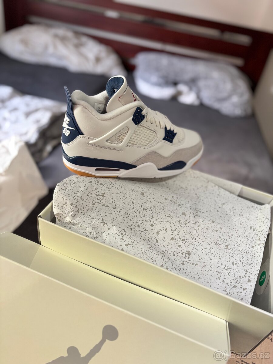 Jordan 4 Retro SB Navy vel.40