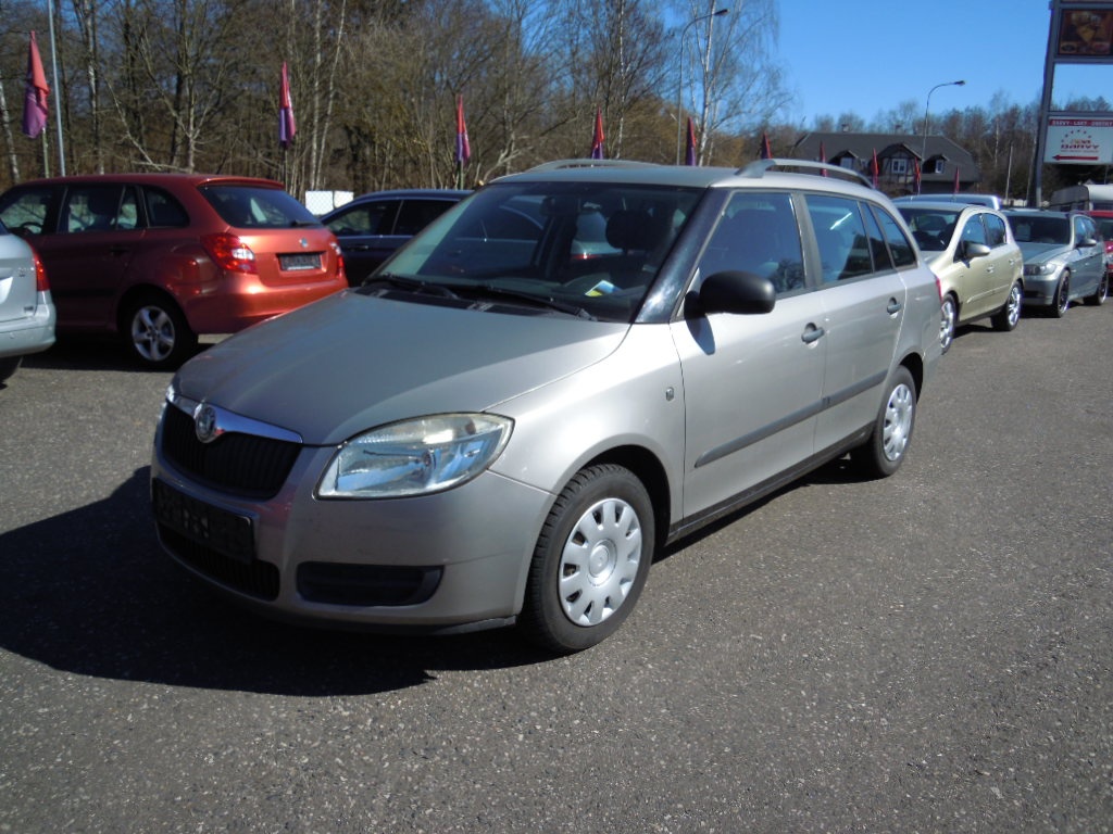 Škoda Fabia 1.4i 16V kombi 85koní r.v.9/2008