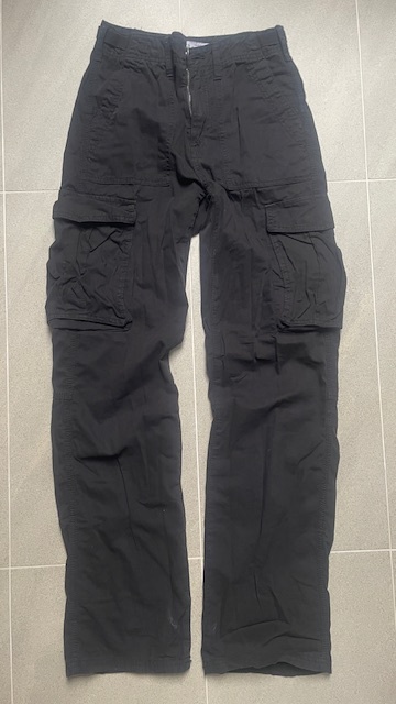 Černé Cargo Straight kalhoty zn. Bershka, vel. 32