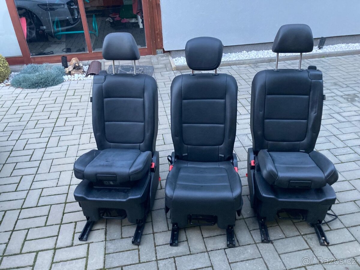 VW Sharan 7N druhá řada s airbagy