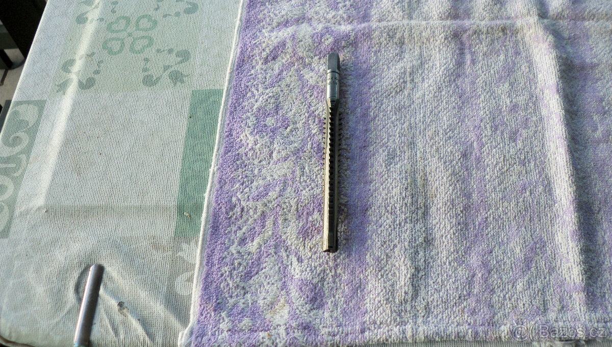 TRAPÉZOVÝ ZÁVITNÍK MATICOVÝ - Tr 14 x 4mm - Nepoužitý
